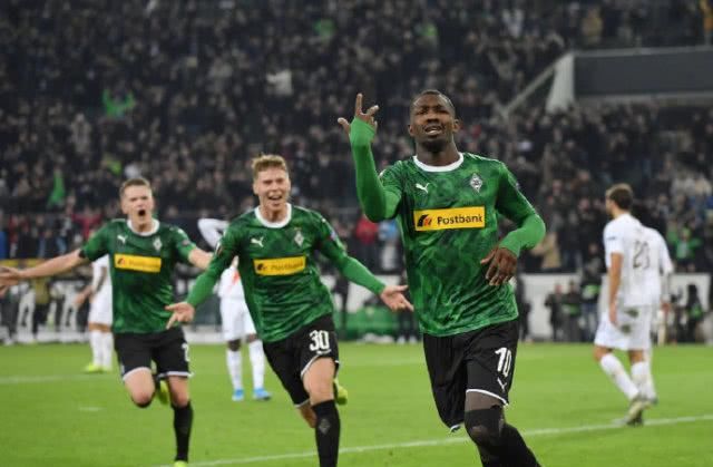 帕尔默上赛季至今联赛参与54球，五大联赛英格兰球员中仅少于凯恩.